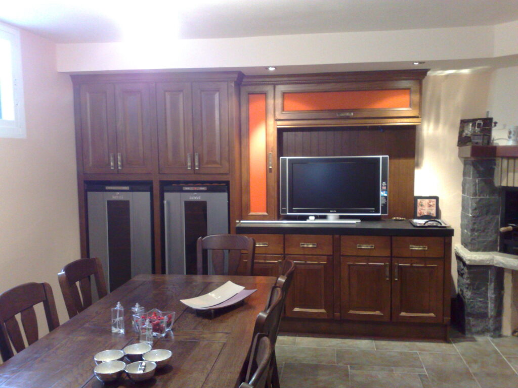 Reforma Cocina con puerta de madera en Zaragoza