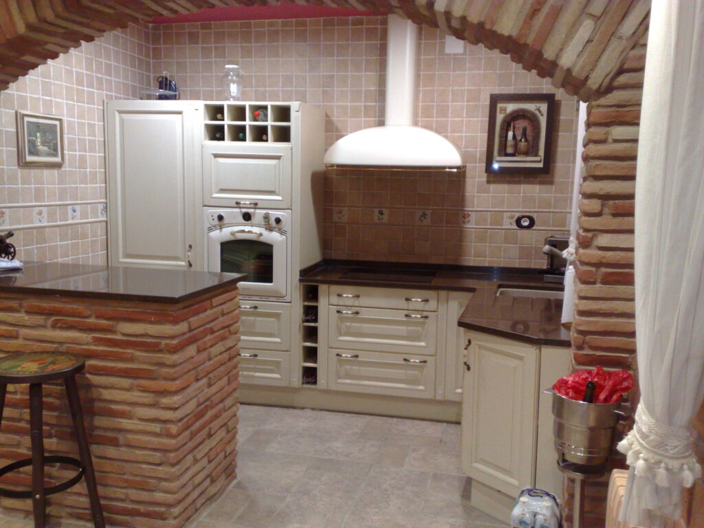 Reforma Cocina con puerta de madera en Zaragoza
