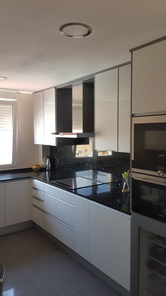 Reforma Cocina en L en Zaragoza