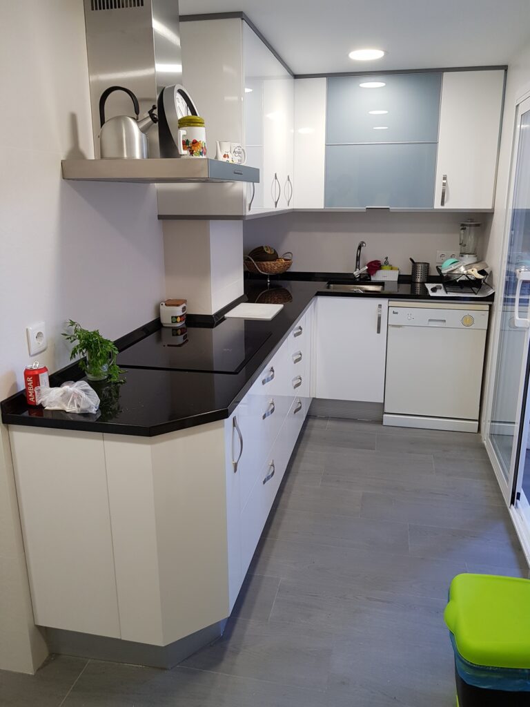Reforma Cocina en L en Zaragoza