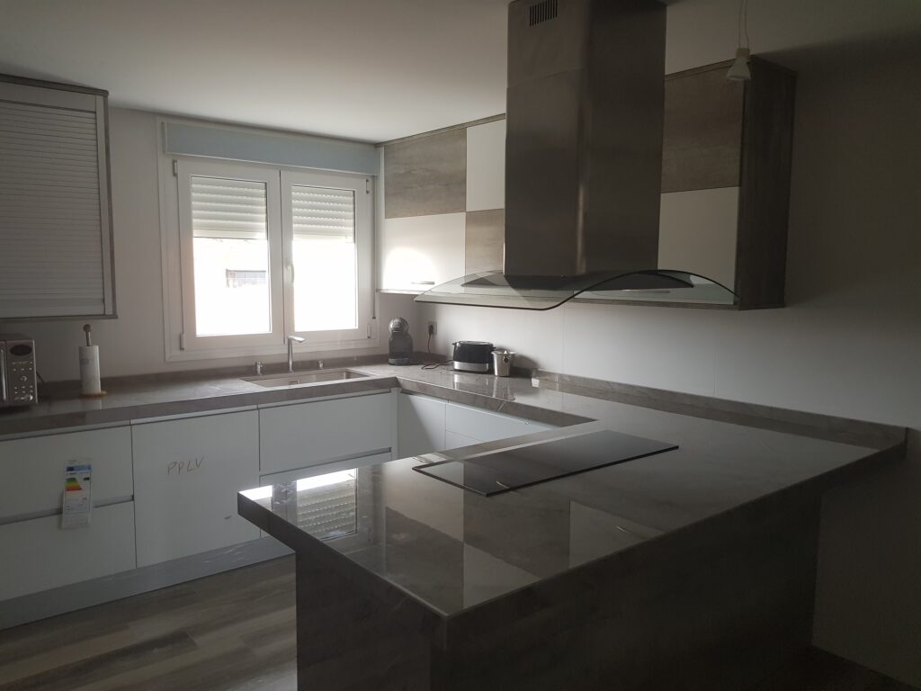 Reforma Cocina con península en Zaragoza