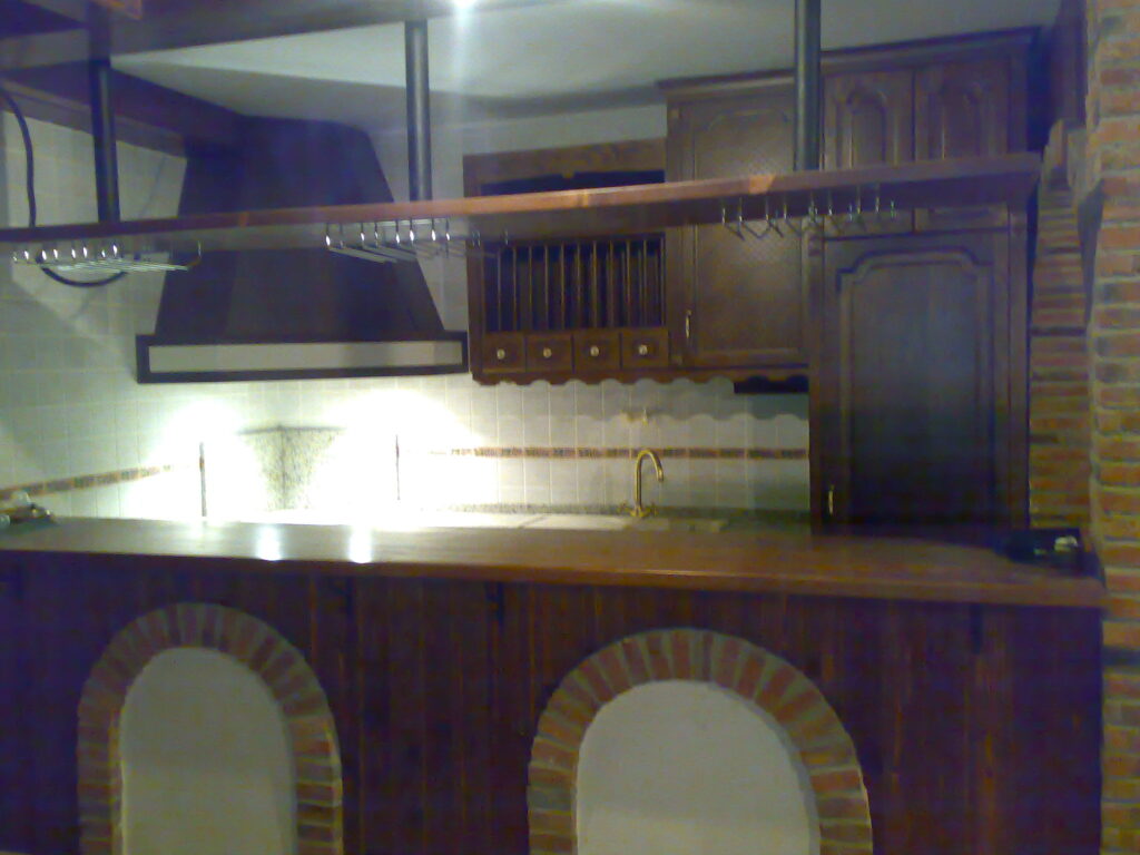 Reforma Cocina con puerta de madera en Zaragoza