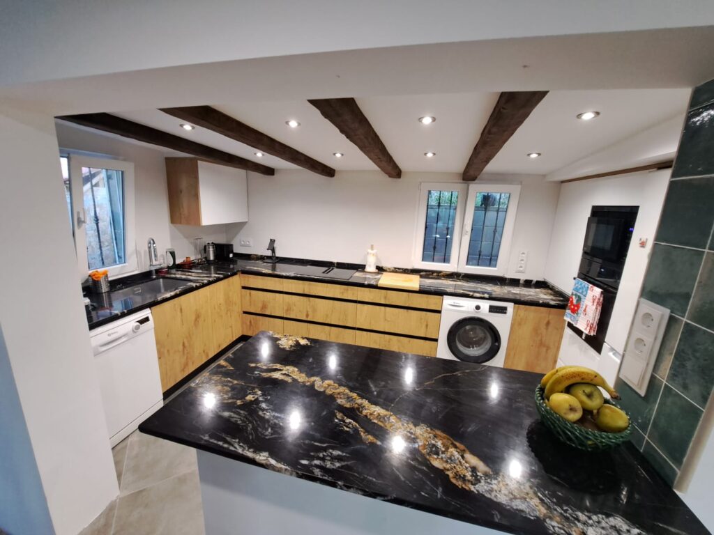 Cocina con placa campana