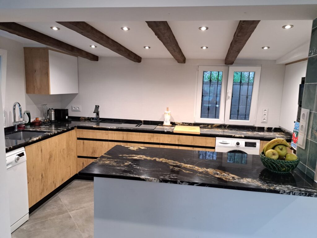 Cocina con placa campana