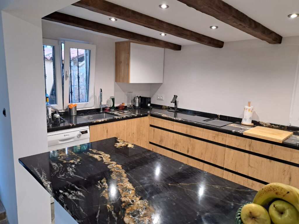 Cocina con placa campana